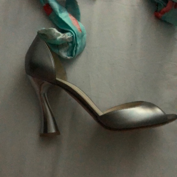 Heels - Picture 2 of 2